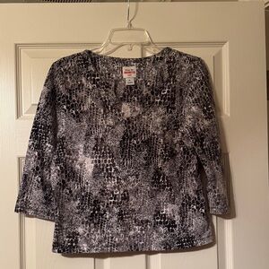 Ruby Red Favorites Black and Gray Patterned V-Neck 3/4 Sleeve Top